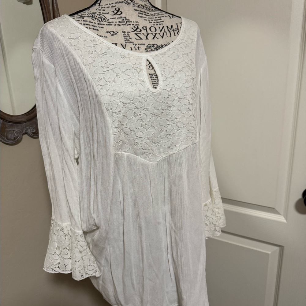 Cal Style 2XL White Gauze Lace Tunic Top Bell Sleeve Keyhole Neck Boho EUC